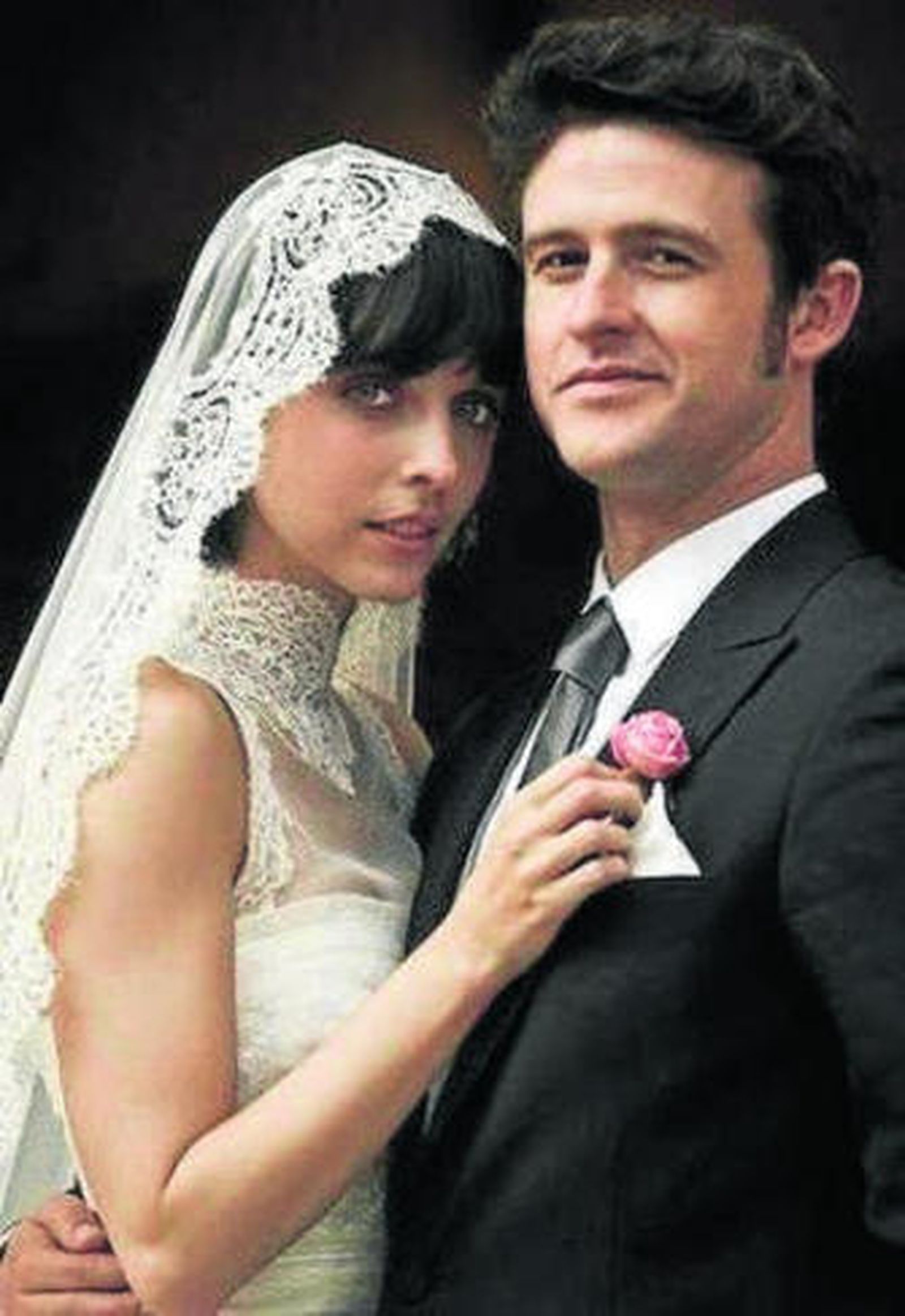 Leticia Dolera hacia el altar.