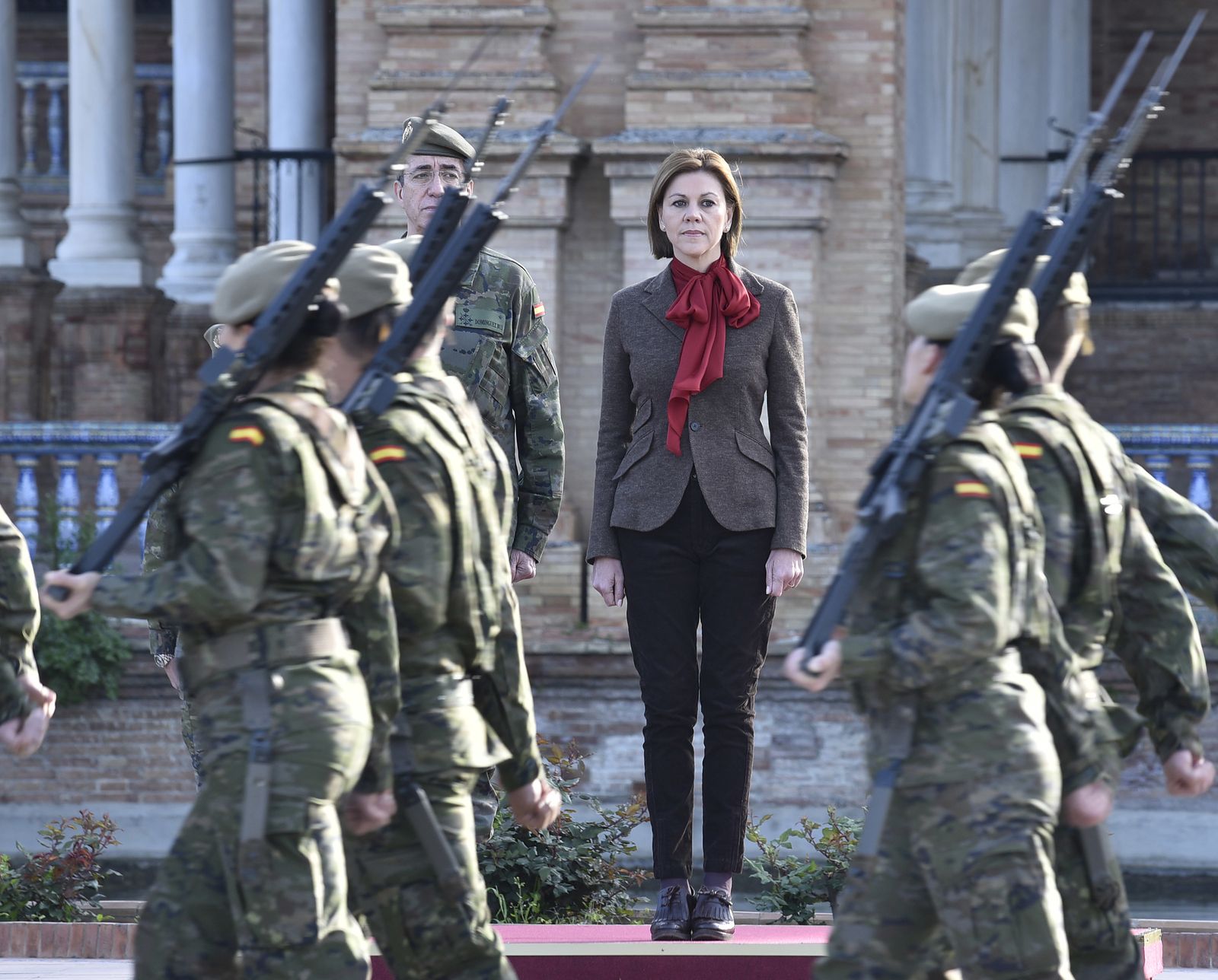 La ministra de Defensa, María Dolores de Cospedal visita el Cuartel General de la Fuerza Terrestre.