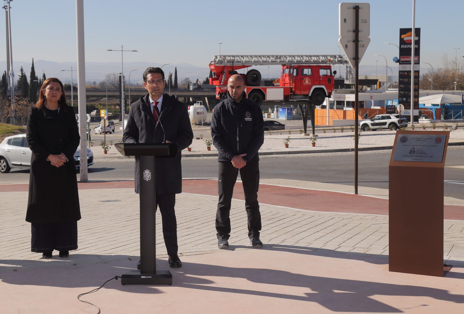 Acto de inauguración de la nueva rotonda.