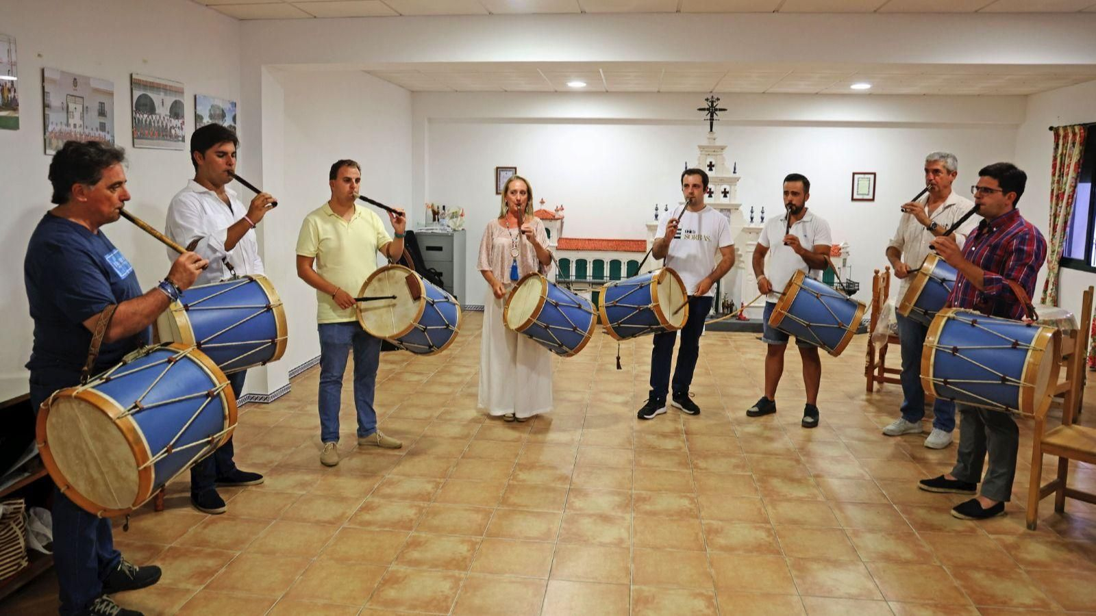 Ensayo del grupo de los Tamborileros de Huelva