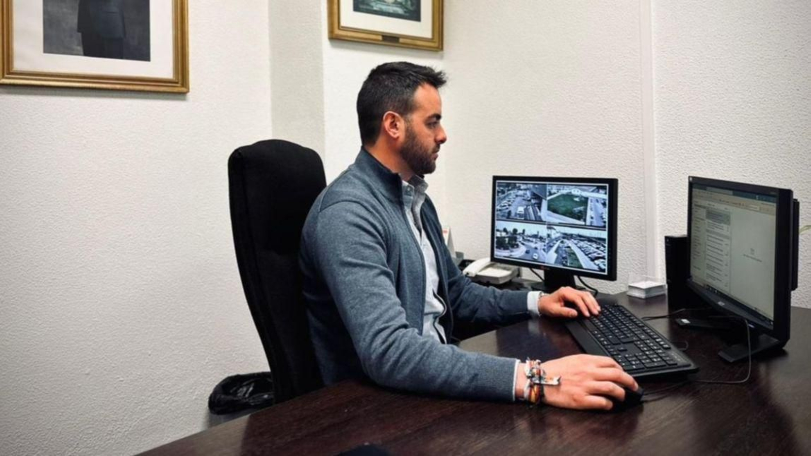 El concejal Jesús Garay disfruta ya de su baja de paternidad.