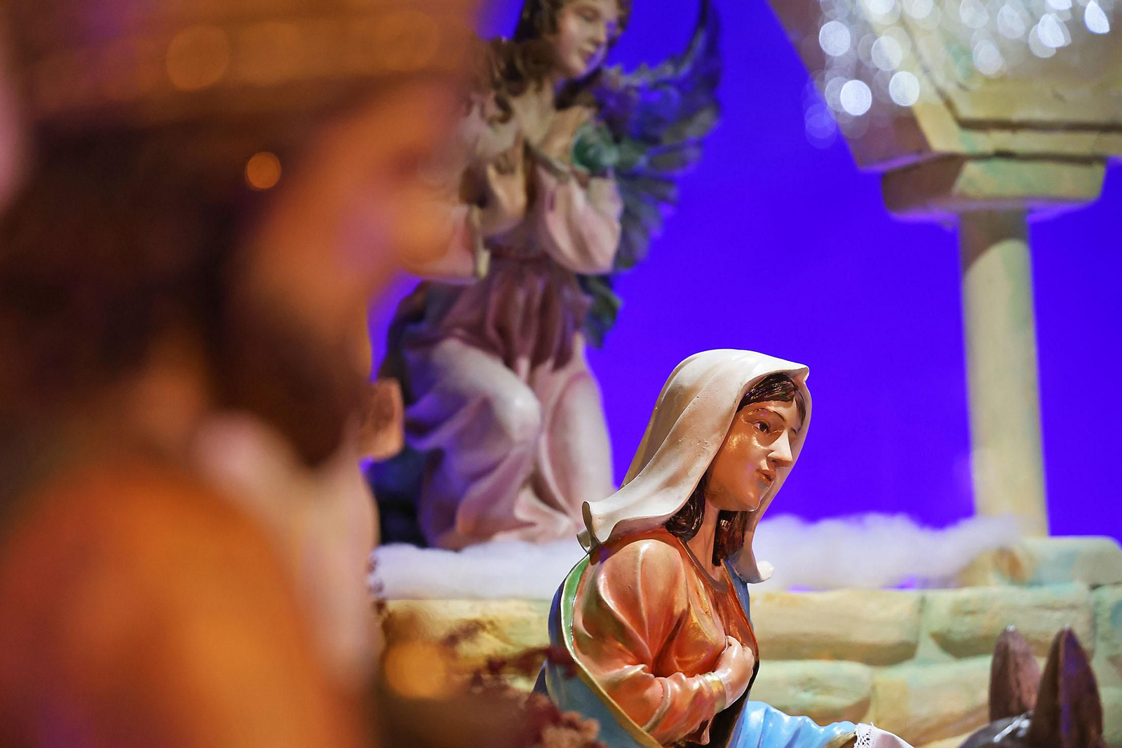 Imágenes de la inauguración del Belén Solidario del Consejo de Cofradías y Hermandades y el Corte Inglés