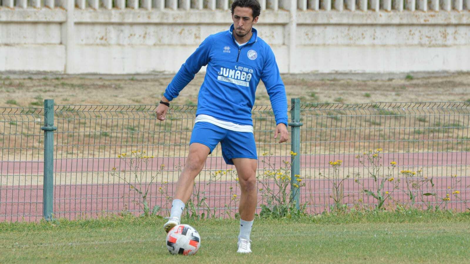 Marcelo ha entrenado con el resto del grupo y podría reaparecer el domingo.