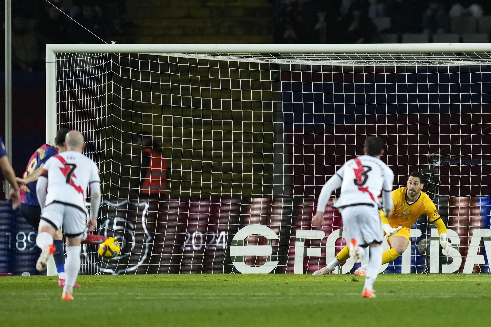 Las fotos del polémico Barcelona - Rayo Vallecano