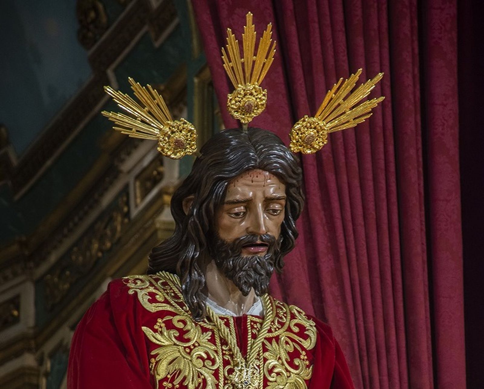 El Señor del Prendimiento, en su altar de cultos.