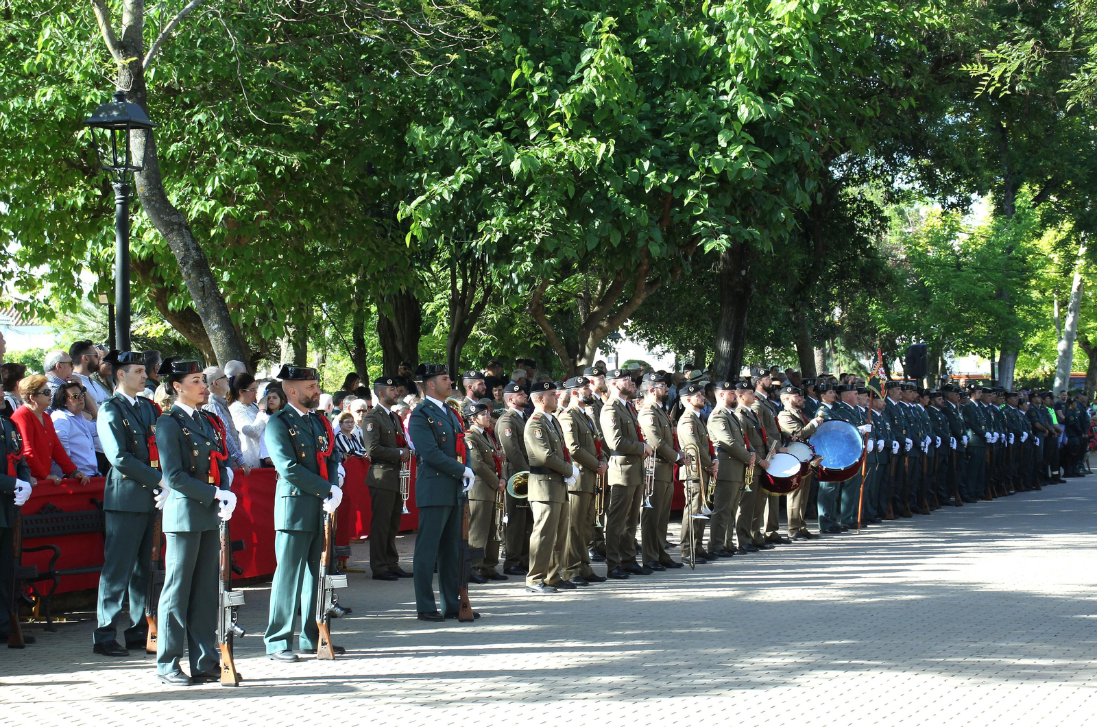 El gran desfile de la Guardia Civil en Montilla, en imágenes