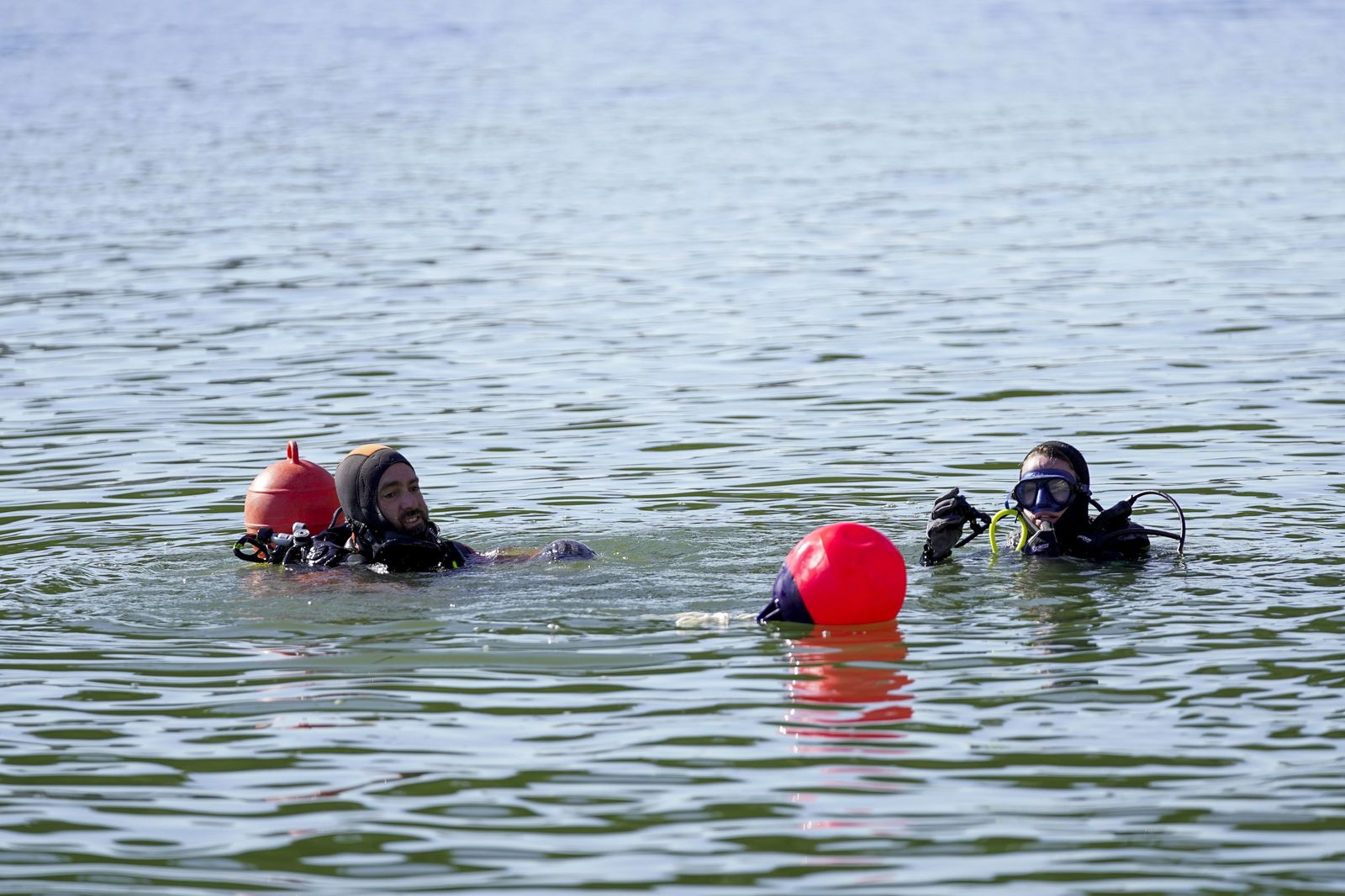 La limpieza solidaria del Guadalquivir en el Centro Náutico del Alamillo, todas las fotos