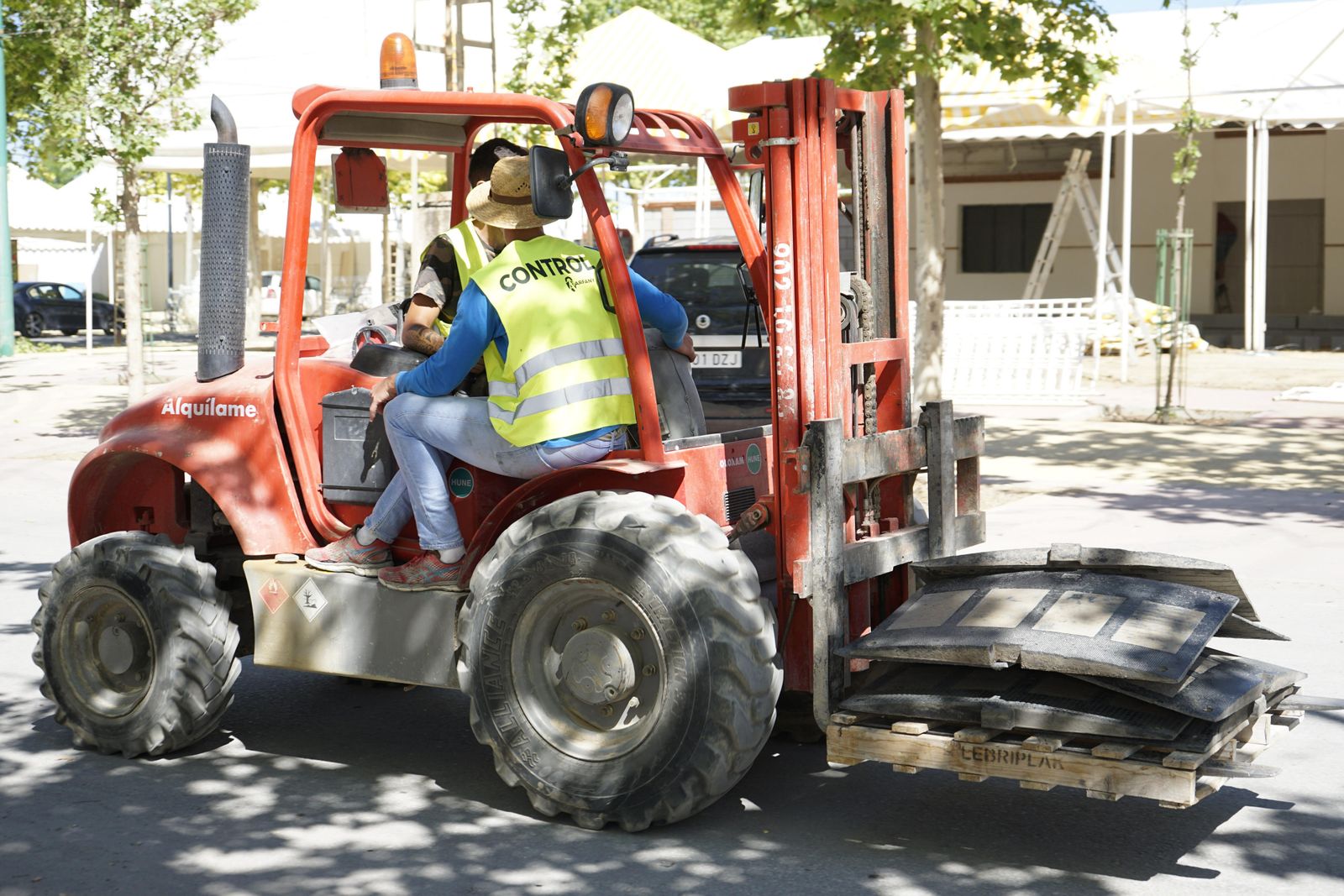 El montaje de la feria de Granada, en imágenes