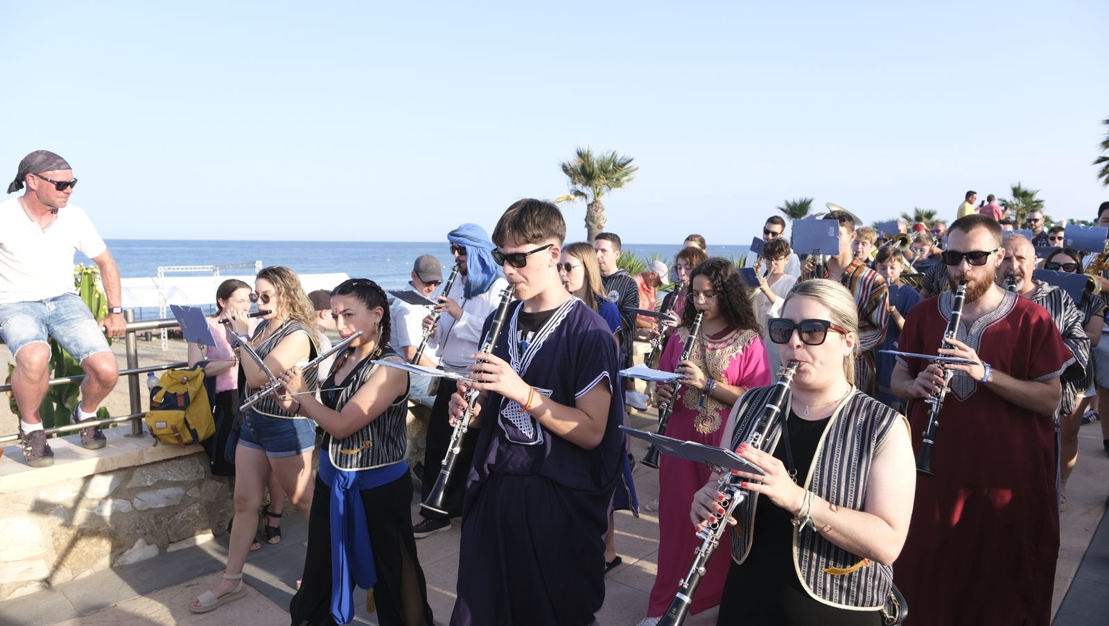 Imágenes de la carrera de cintas a caballo en las Fiestas de Moros y Cristianos de Mojácar