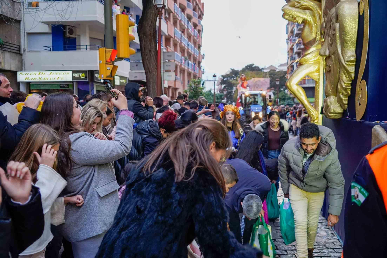 Imágenes de la Cabalgata de los Reyes Magos en Huelva