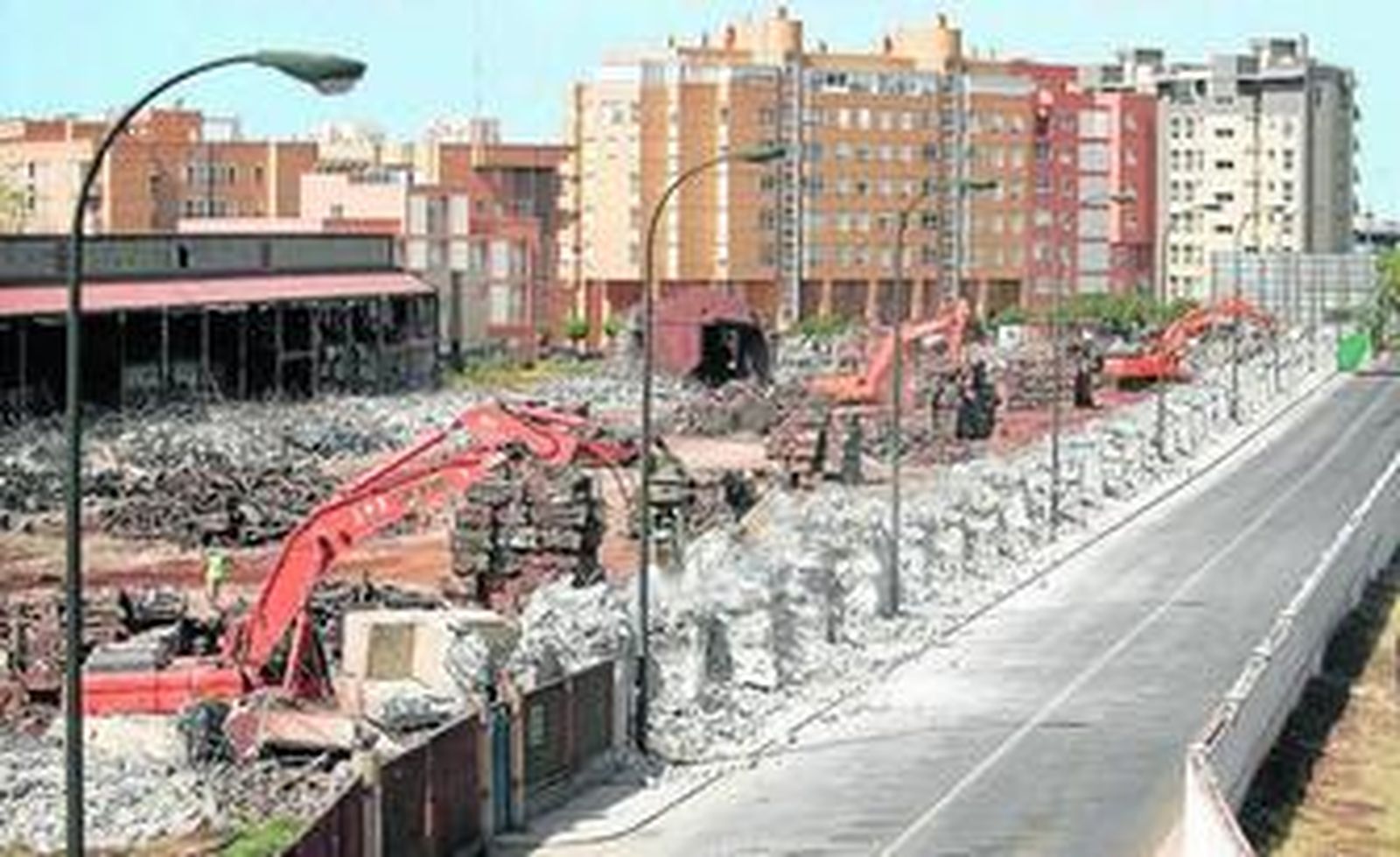 Las obras de demolición del Toblerone se vienen desarrollando desde principios del mes de julio.