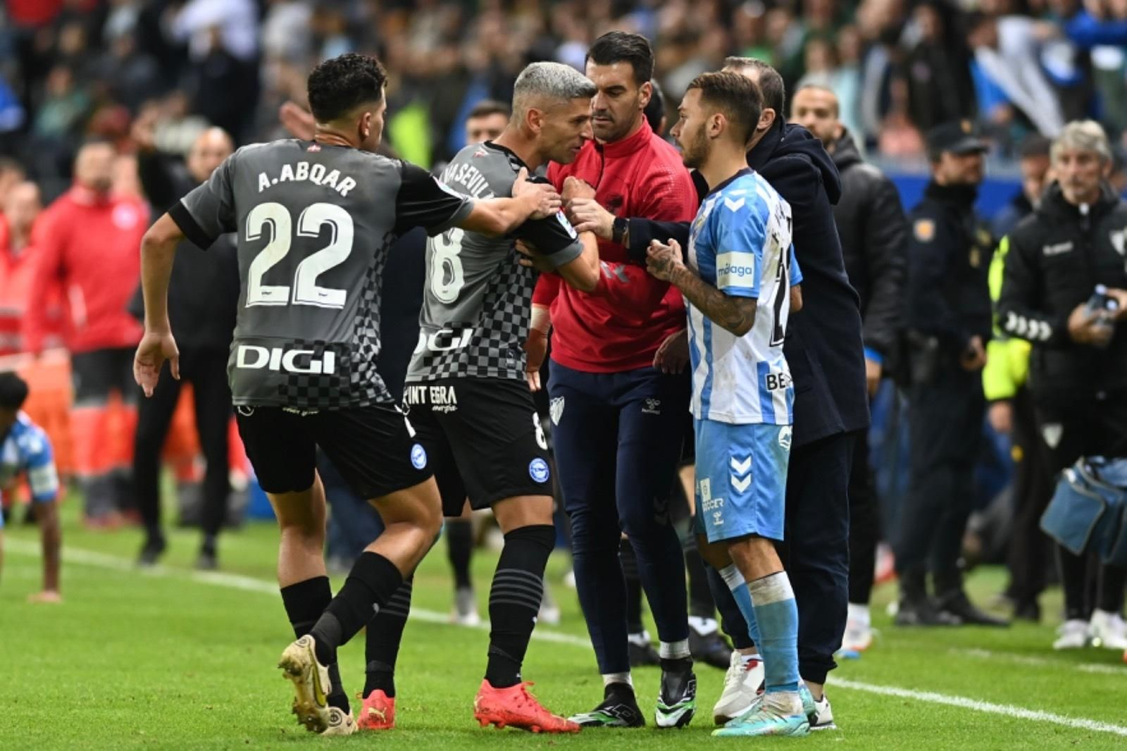 La tangana y la alegría final en el Málaga CF - Alavés