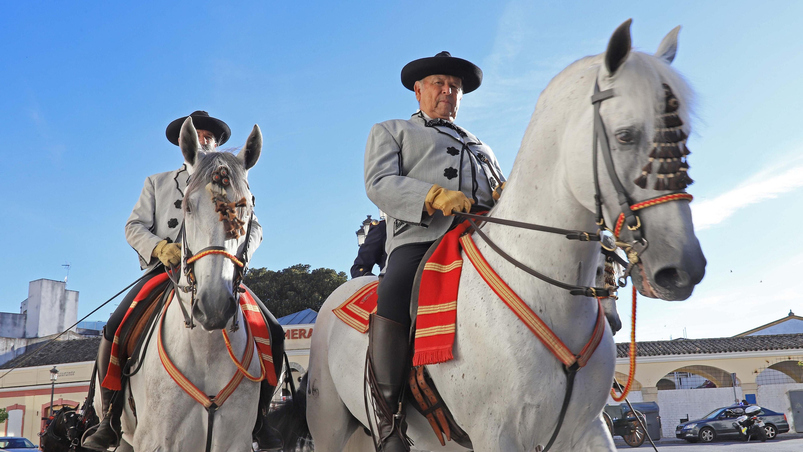 Desfile del Escuadrón de Caballería de la Guardia Real por las calles de Jerez