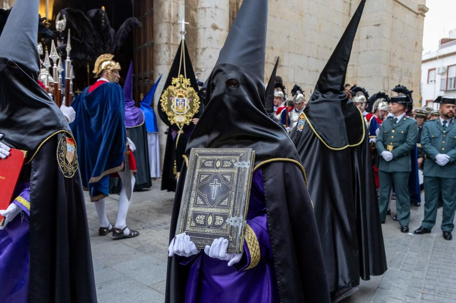 Los jiennenses arropan a las tres cofradías de la tarde en un Domingo de Ramos más caluroso de lo esperado (II)