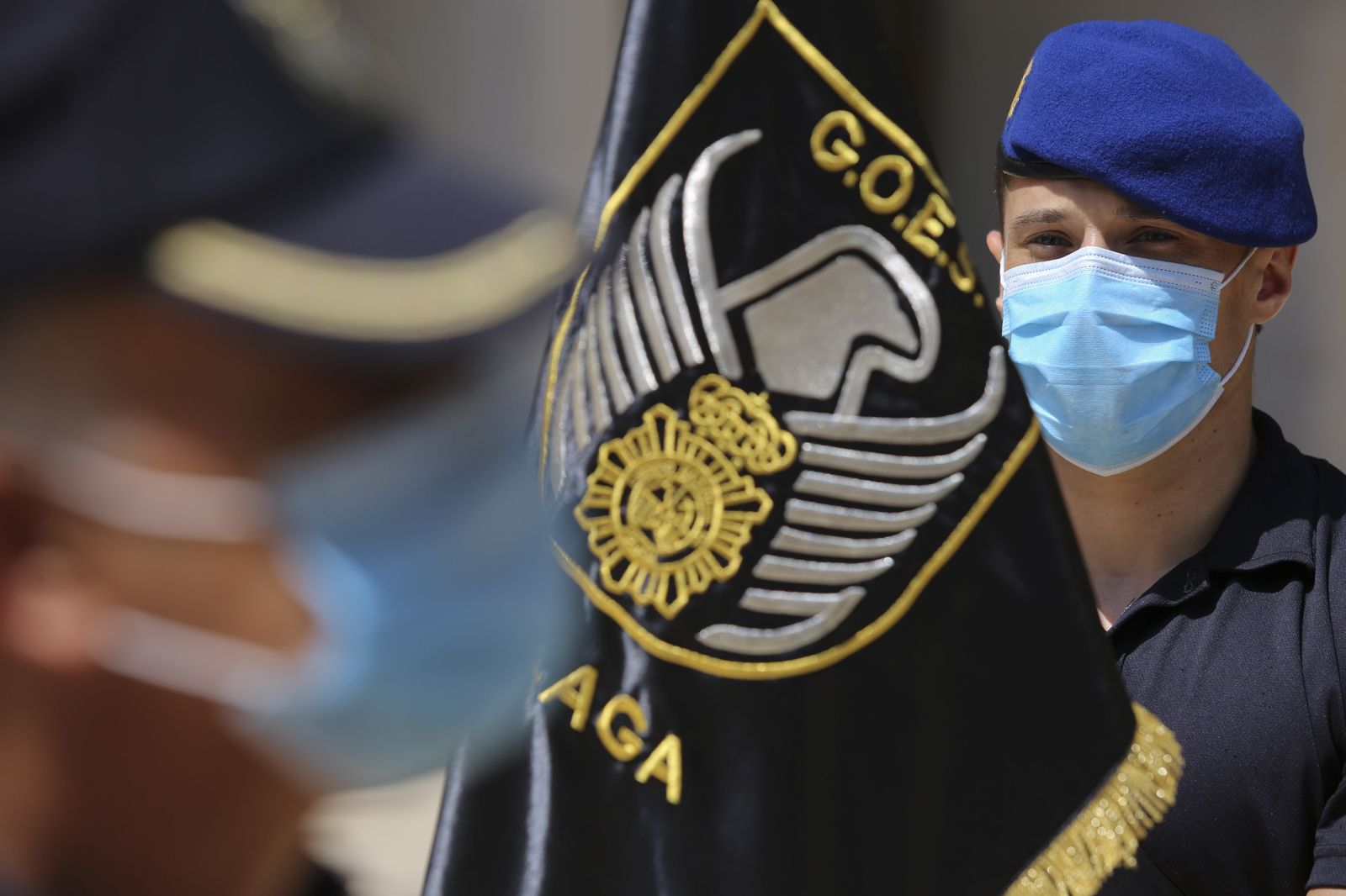 Fotos de la escultura que rinde homenaje a los policías fallecidos en Málaga