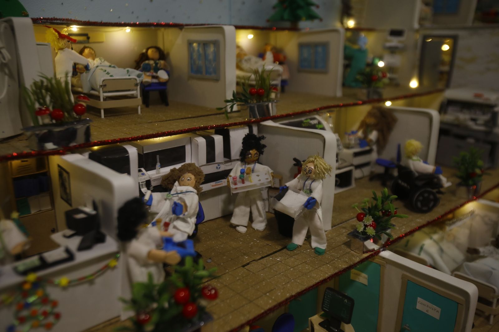 El Hospital Reina Sofía enciende la Navidad, en imágenes