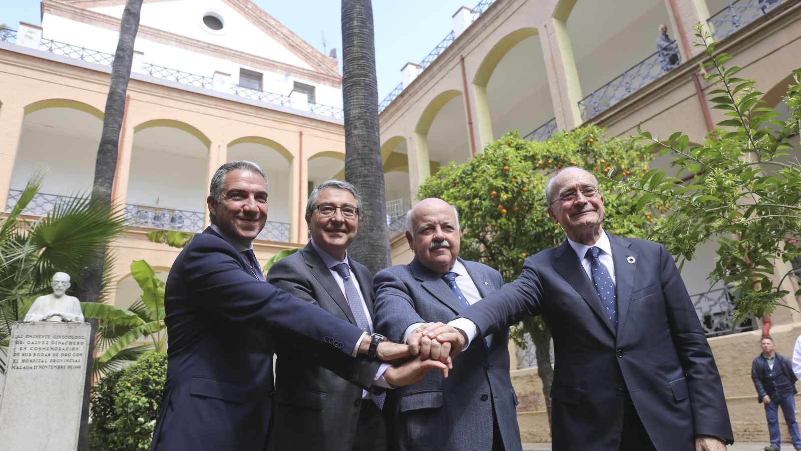 Elías Bendodo, Francisco Salado, Jesús Aguirre y Francisco de la Torre, el pasado 22 de marzo en la firma del protocolo de cesión del suelo del Civil.