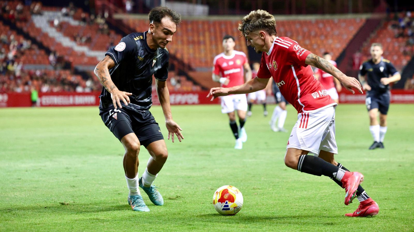 Óscar Castro, ante el Nàstic.