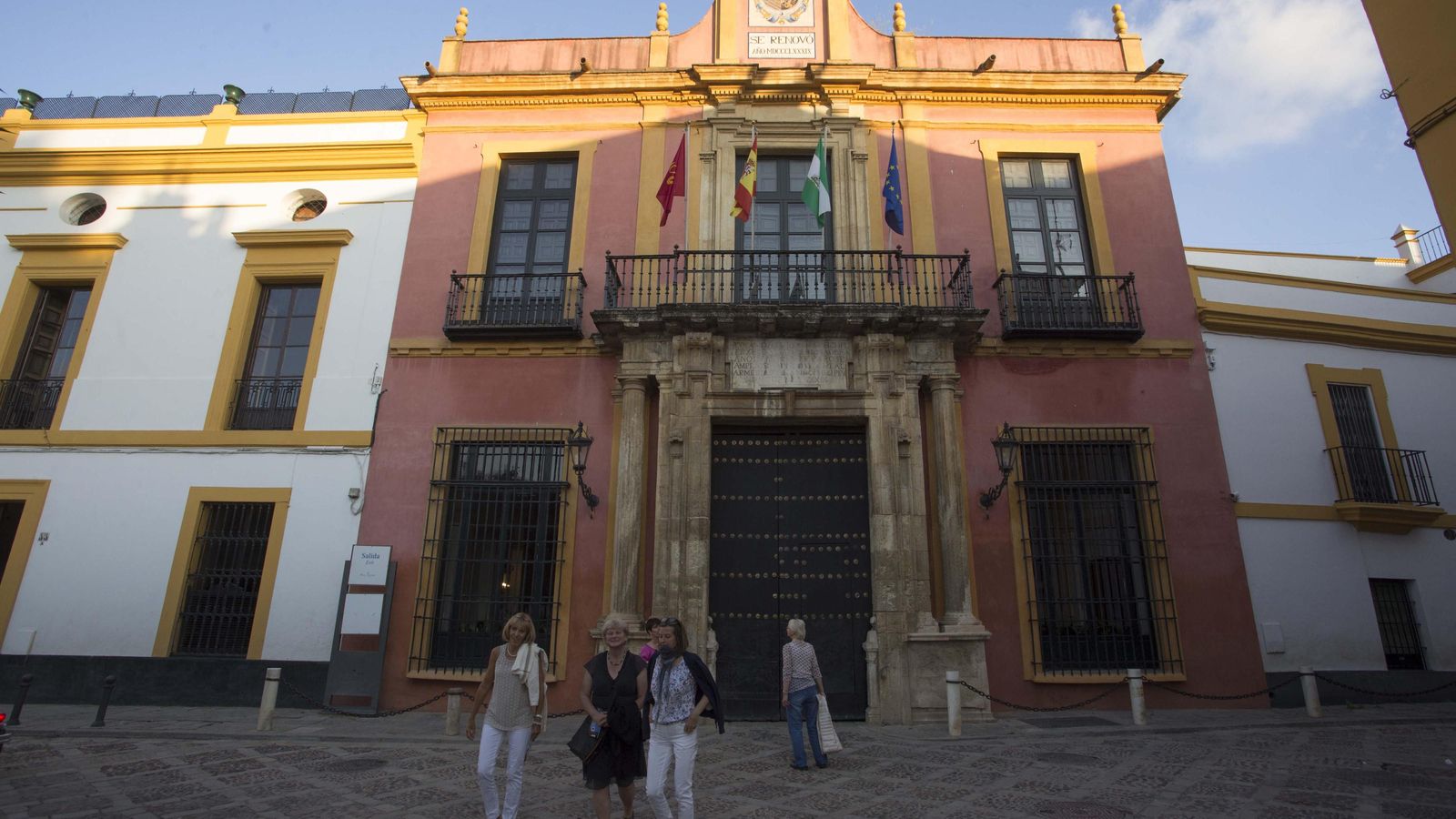La portada del Apeadero, habitual lugar de salida.