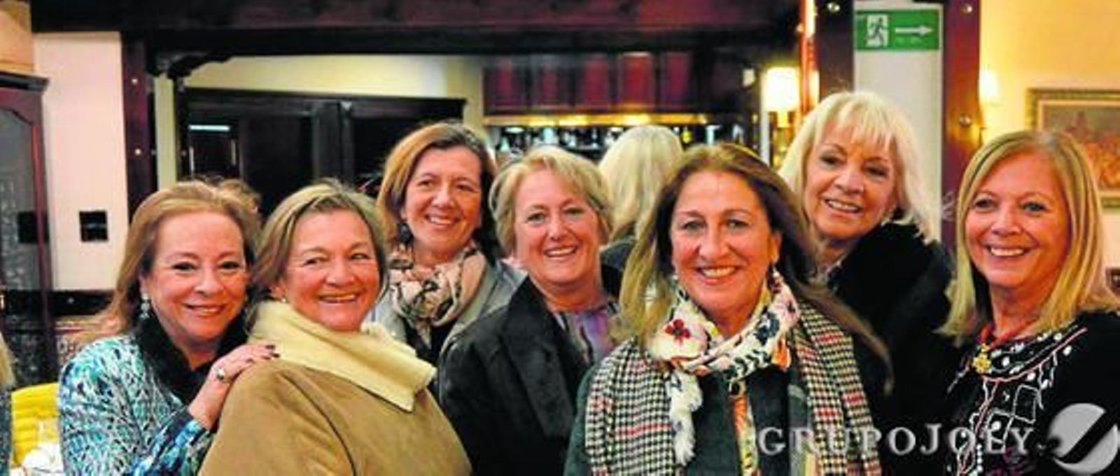 La homenajeada Lole Colombo con Loli Sierra, Isa Sánchez, Mamen Guilloto, María del Carmen Aragón, Teófila Martínez y Juana María Fernández.

Foto: Ignacio Casas de Ciria