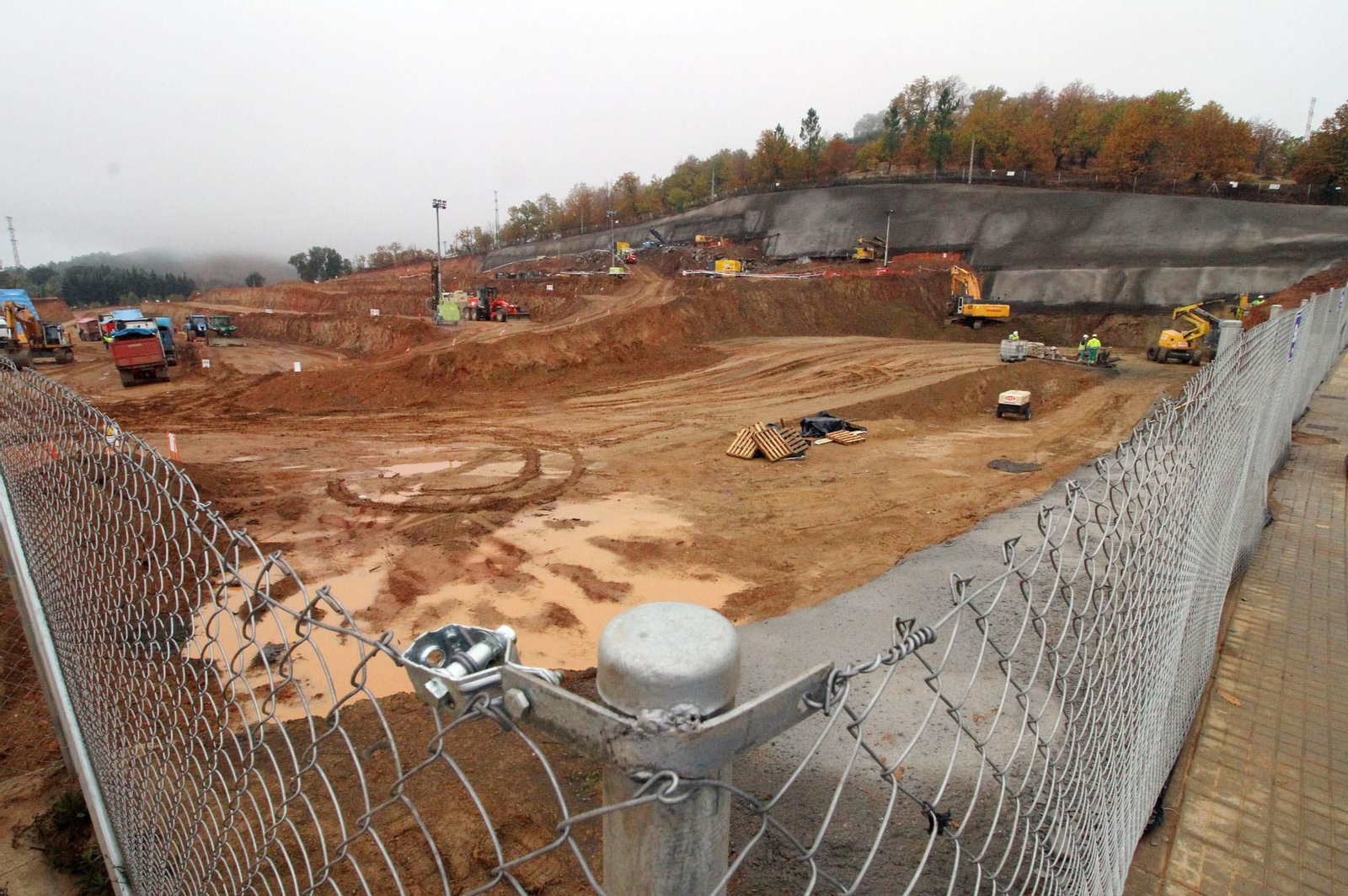 Imágenes de la colocación de la primera piedra de la planta de ElPozo en Jabugo.