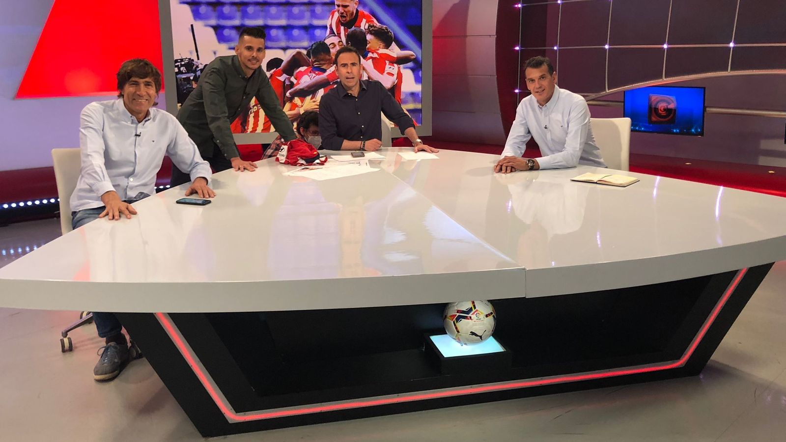 Esteban, con sus compañeros de Gol Tv Julio Salinas, Isaac Fouto y Felipe del Campo