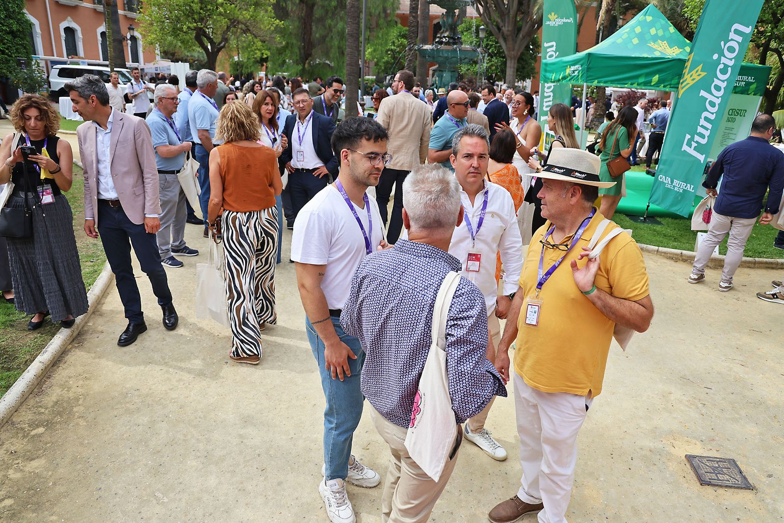 Imágenes del ambiente en el X Congreso de Frutos Rojos de Huelva