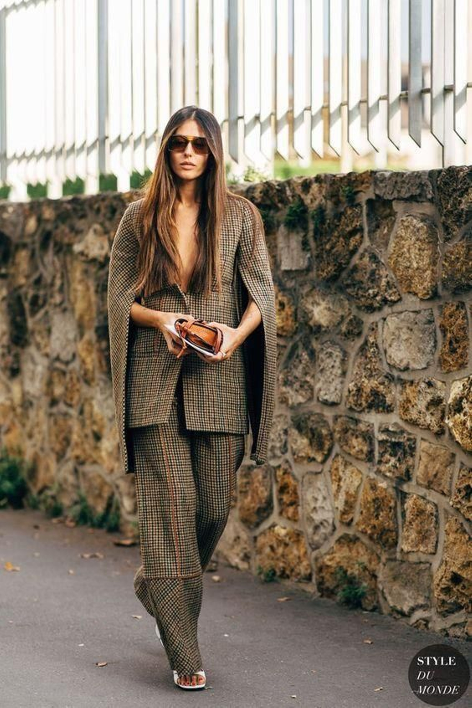 Pantalones wide leg de Zara para un look con traje sastre.