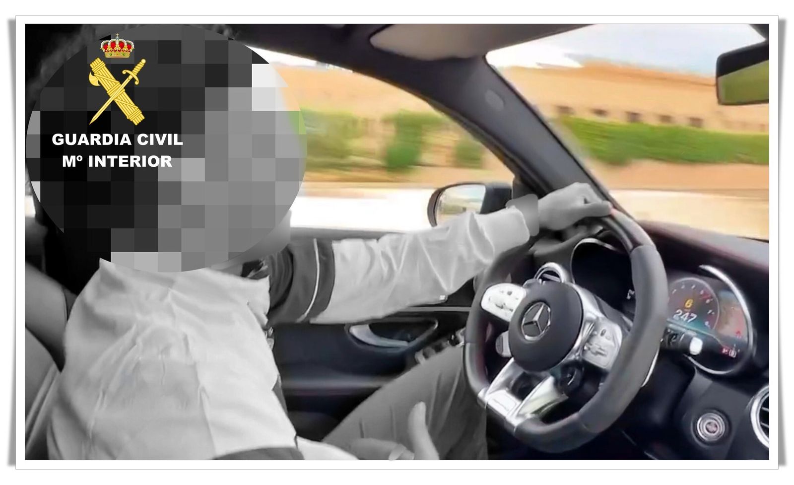 El individuo circulaba con vehículo de alga gama y puso la foto en su perfil de Instagram.