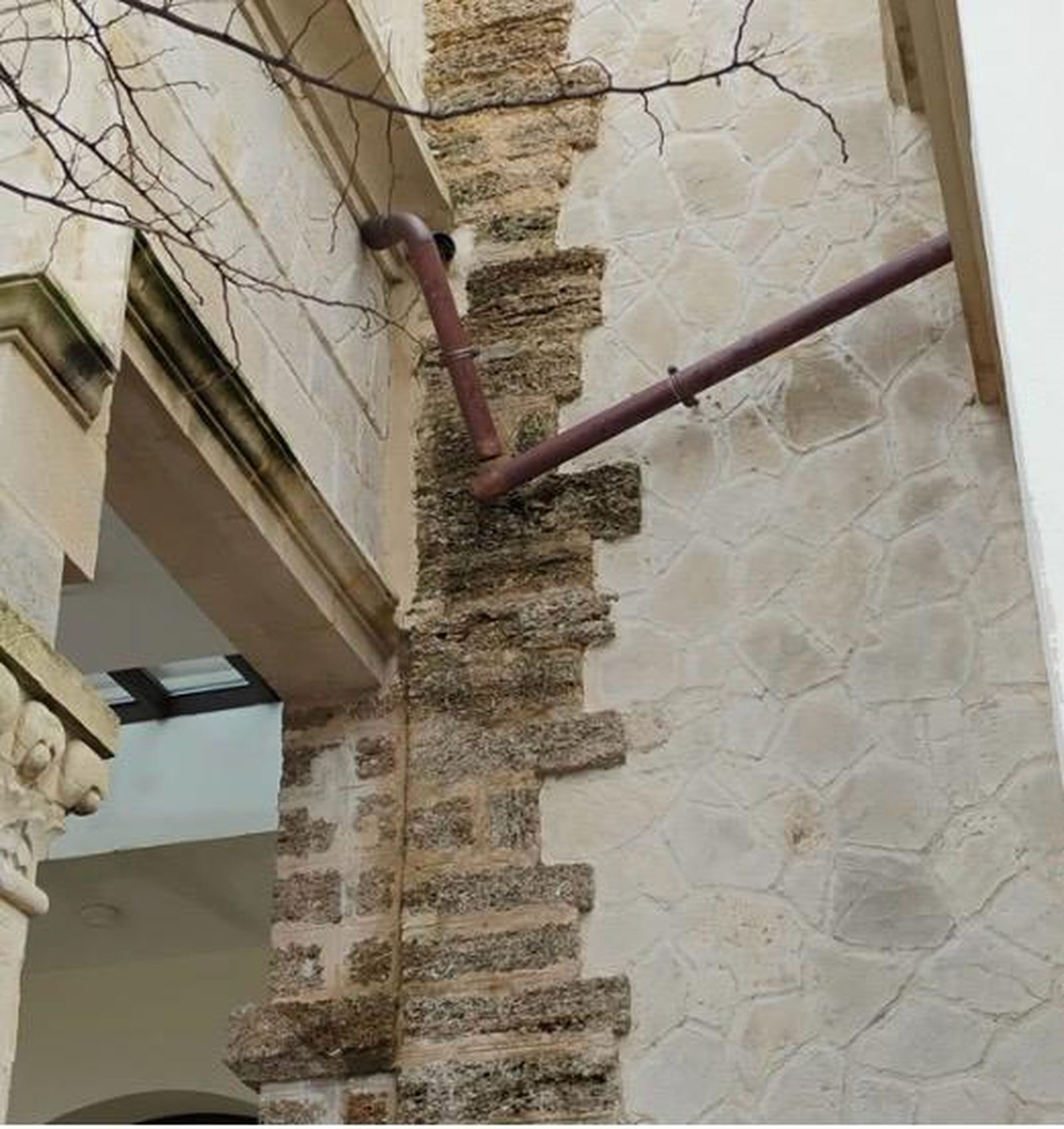 Robos en la bajante de cobre del Castillito de Bajo de Guía, cerrado desde 2023.