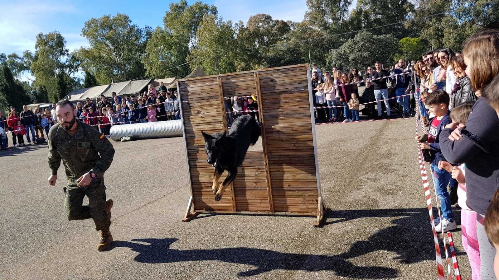 Una de las actividades del día de la familia, en la base de Cerro Muriano.