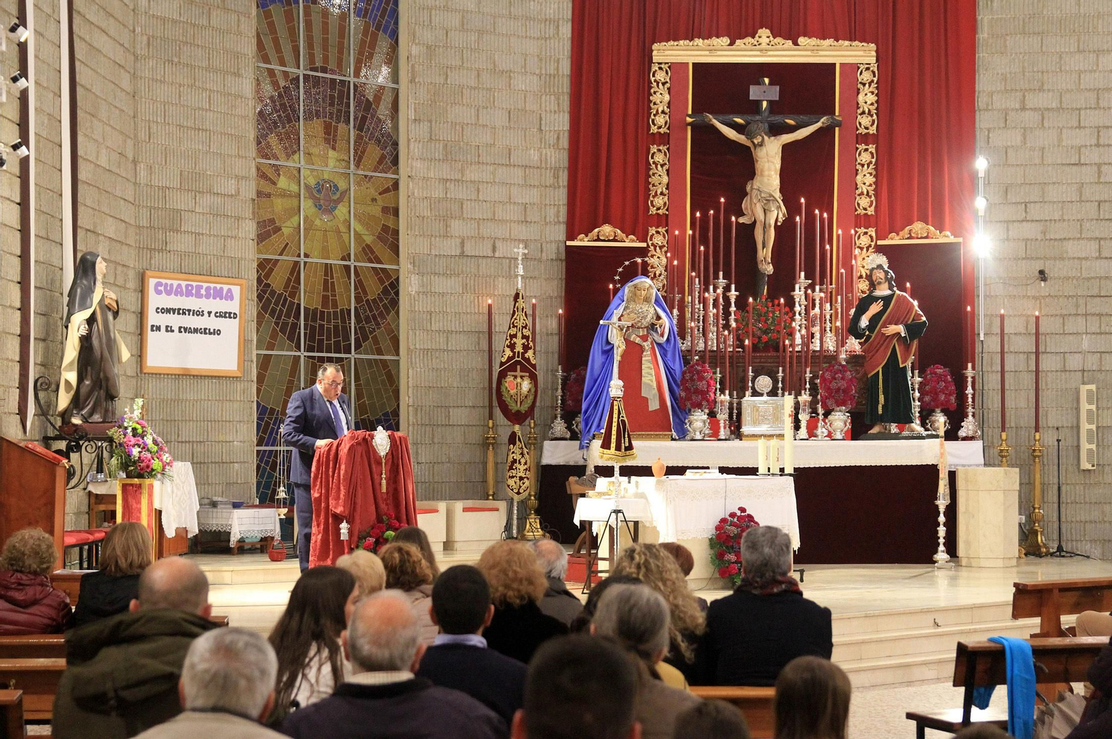 Imágenes del pregón de Fernando de la Torre en la Hdad del Perdón