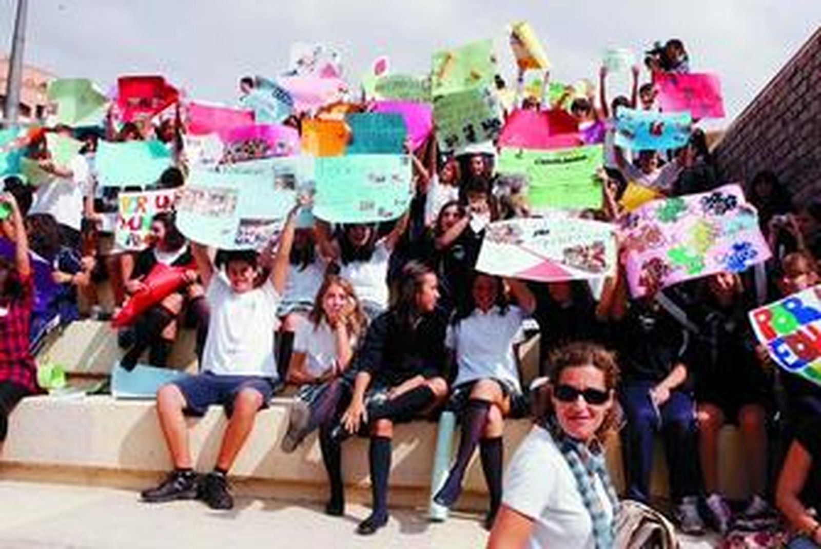El Anfiteatro de La Rambla estaba repleto de colegiales de La Salle y la Compañía de María.
