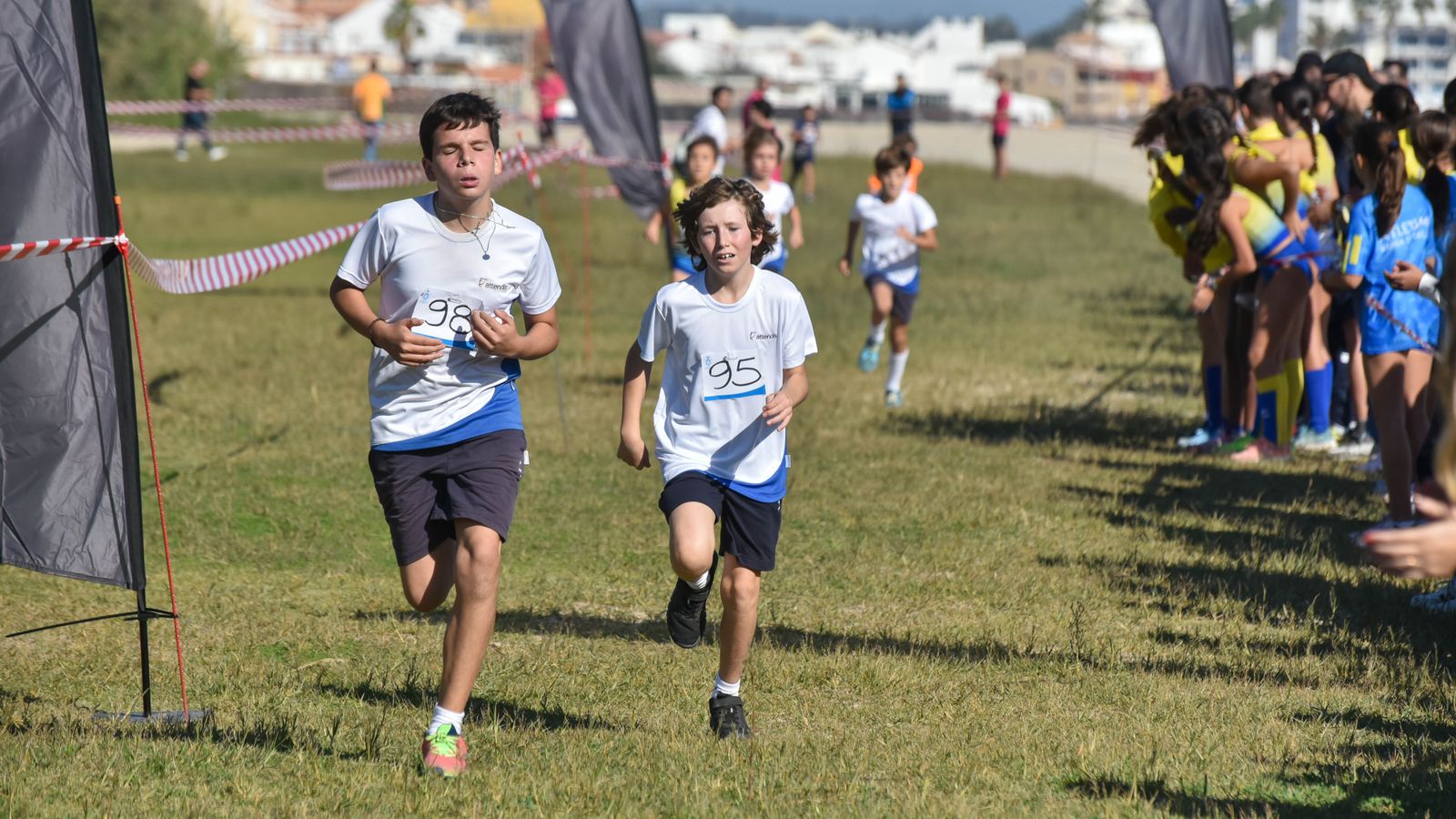 Las fotos del  V cross 'Con el Mar de Fondo' de los Juegos Municipales de atletismo de Algeciras