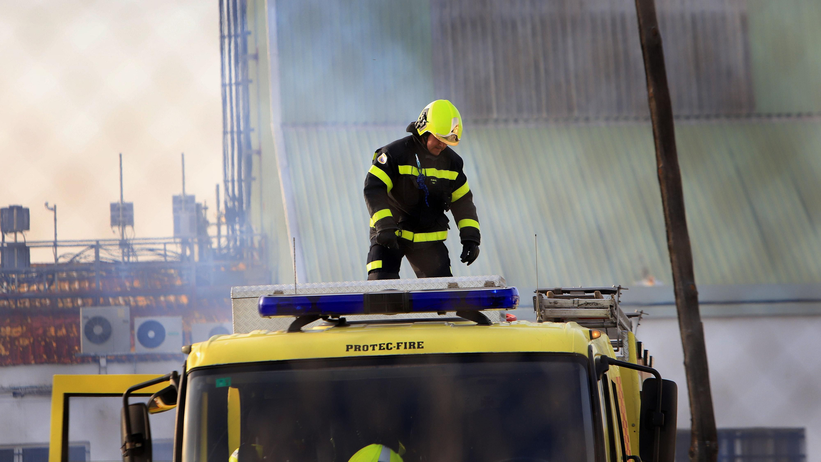 Incendio en un descampado de la zona norte