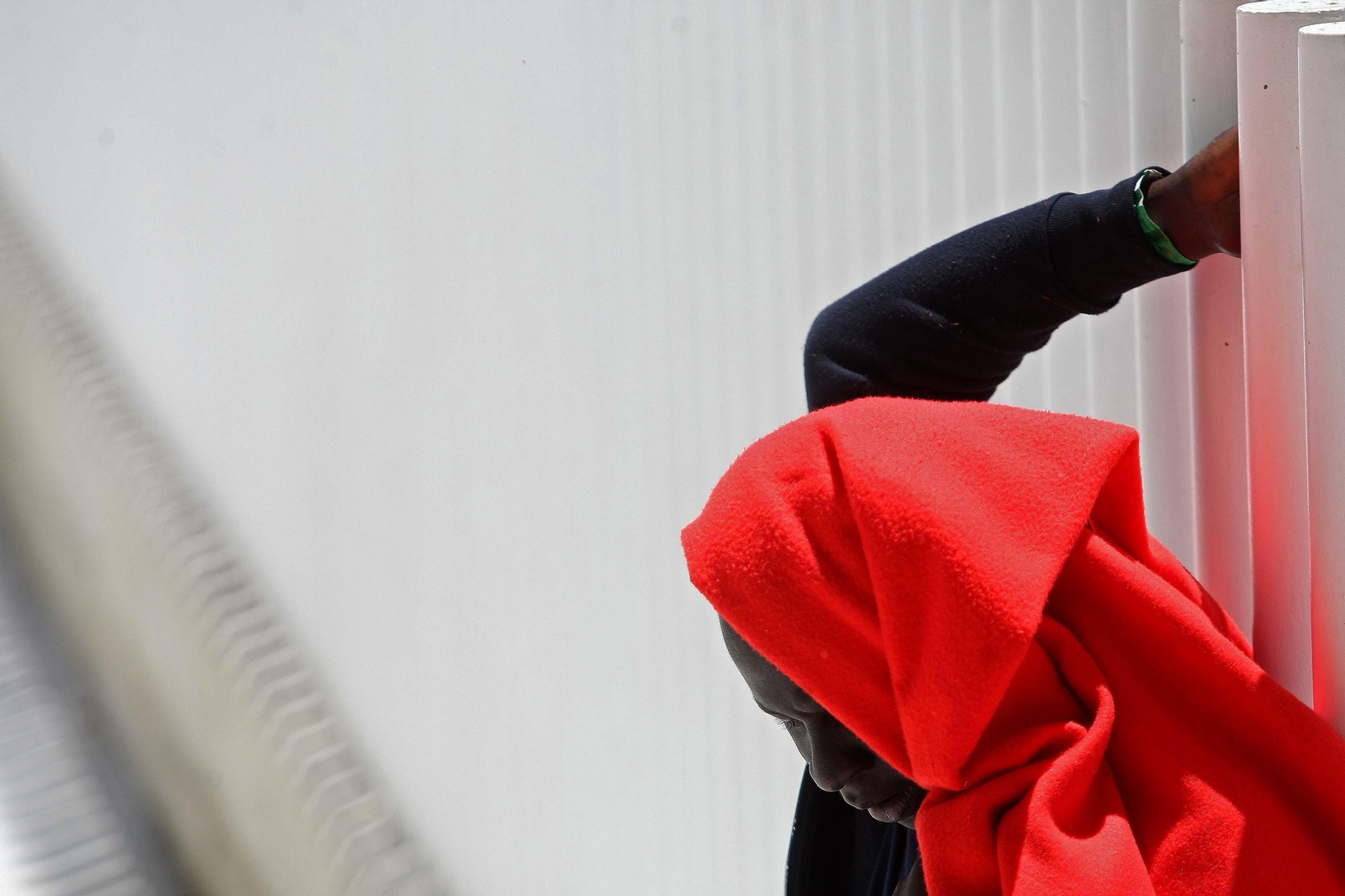 Cientos de migrantes esperan destino acogidos en el Campo de Gibraltar