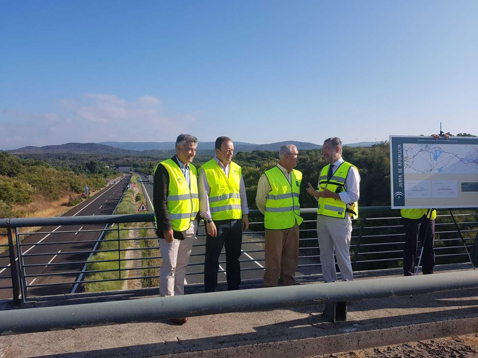 Presentación por parte del anterior delegado de la Junta de Infraestructuras de los trabajos que se harían en los túneles de la Jerez-Los Barrios.