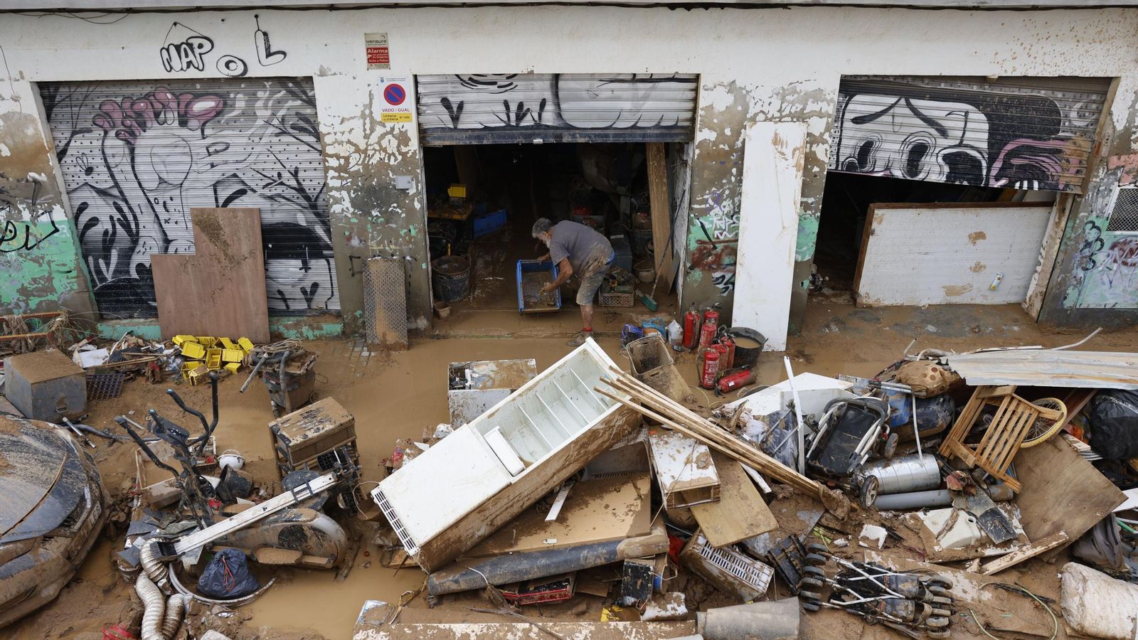 Trabajos de limpieza por la catártrofe de la DANA en Valencia