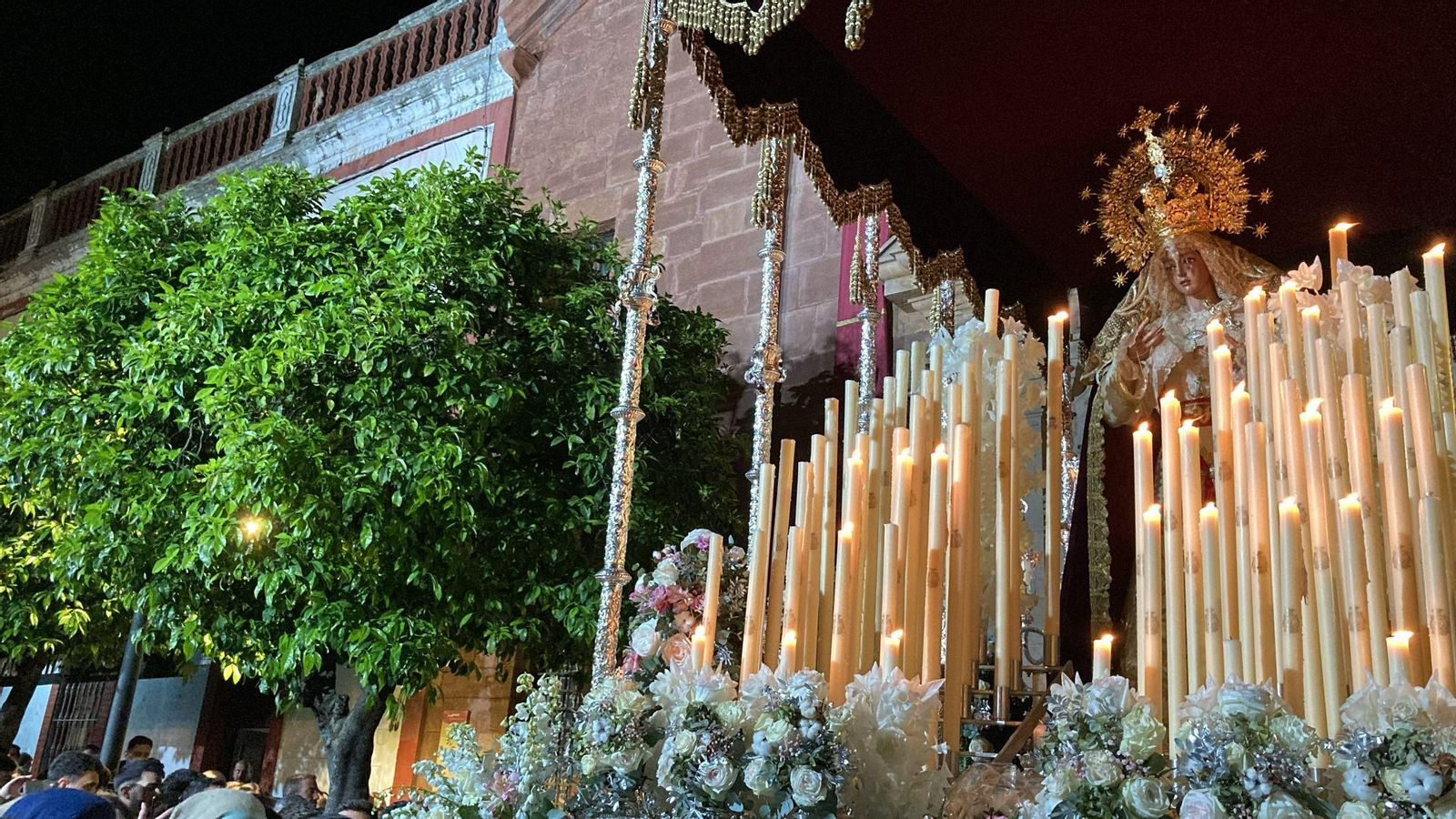 Martes Santo en Montoro: Una multitud arropa a la Hermandad de la Humildad, en imágenes