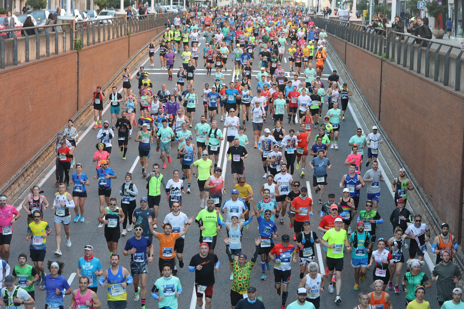 Búscate en la Zurich maratón de Sevilla