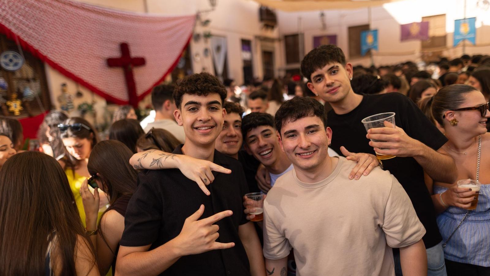 Encuéntrate en la mejores fotos del Día de la Cruz de Granada