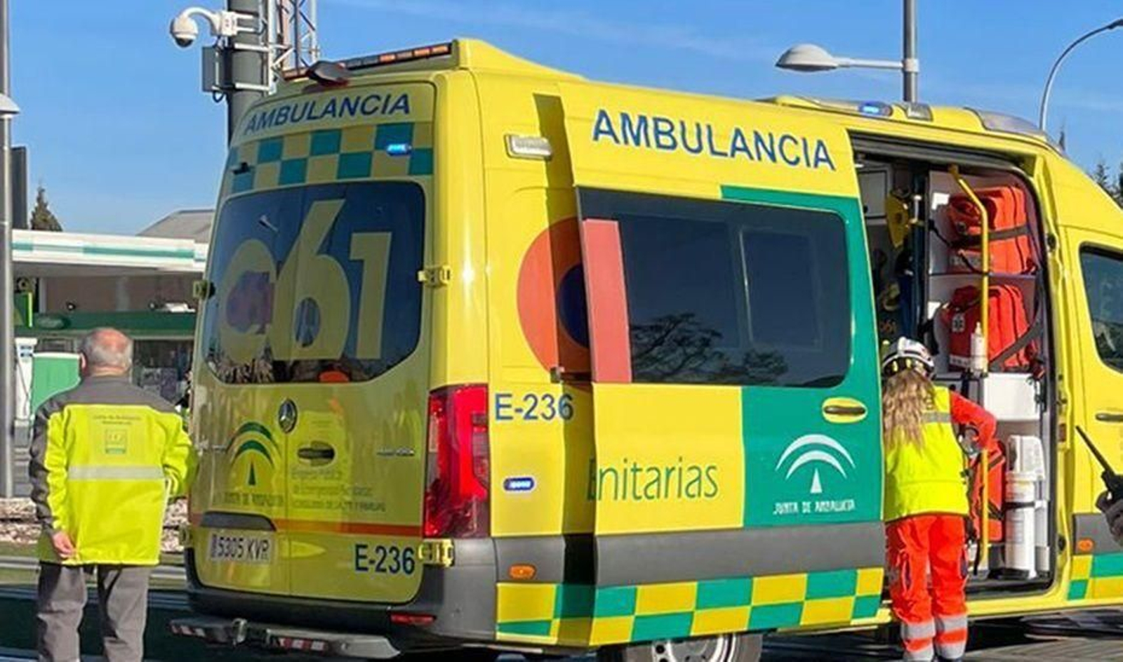 Efectivos de una ambulancia. Efectivos de una ambulancia.