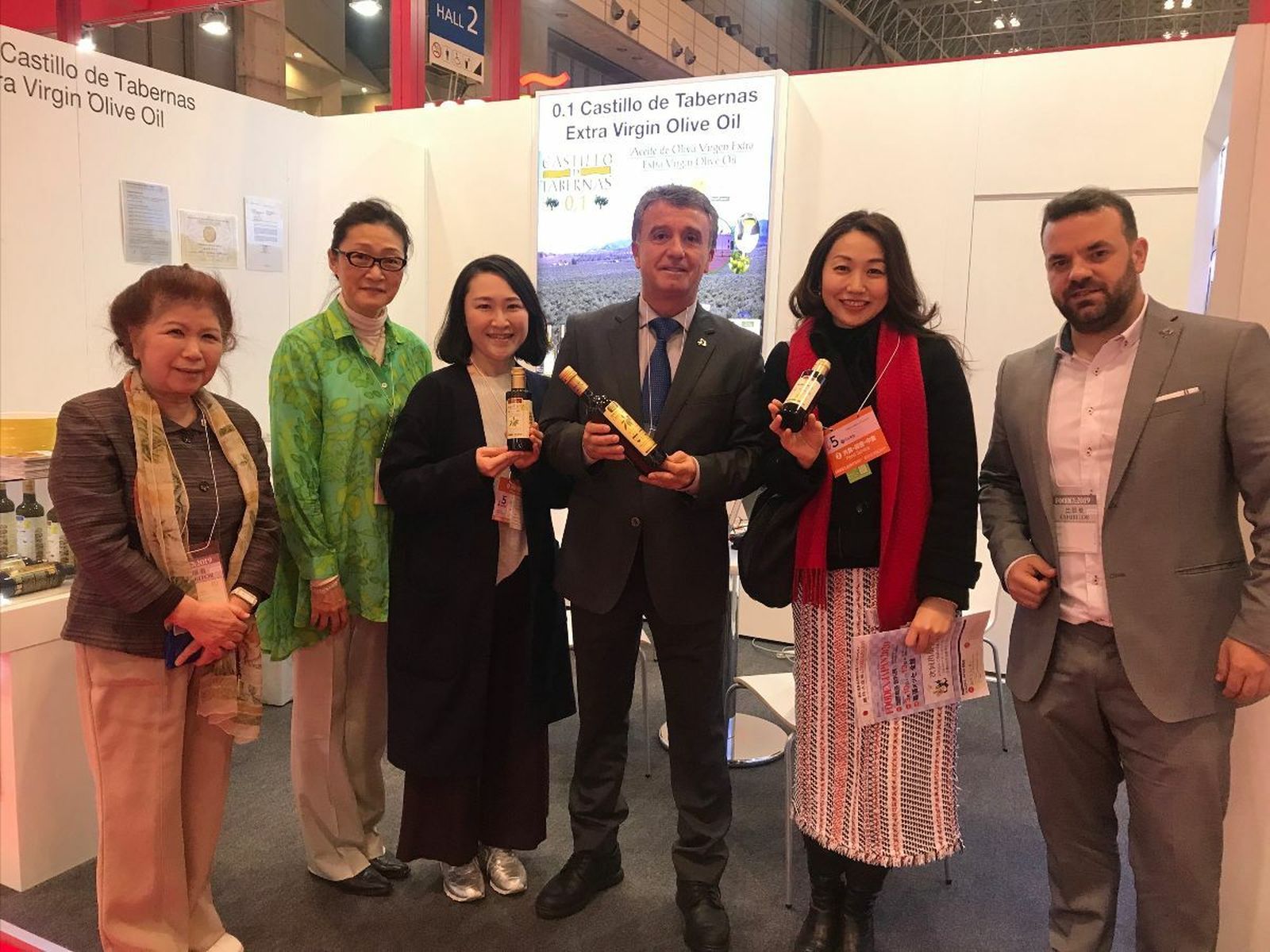 Rafael Úbeda, gerente de Castillo de Tabernas, en el expositor de la empresa almeriense.