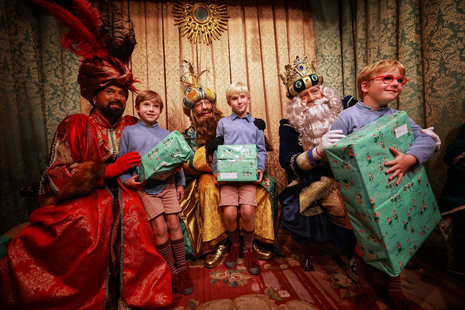 Las imágenes de la visita de los Reyes Magos a Cádiz