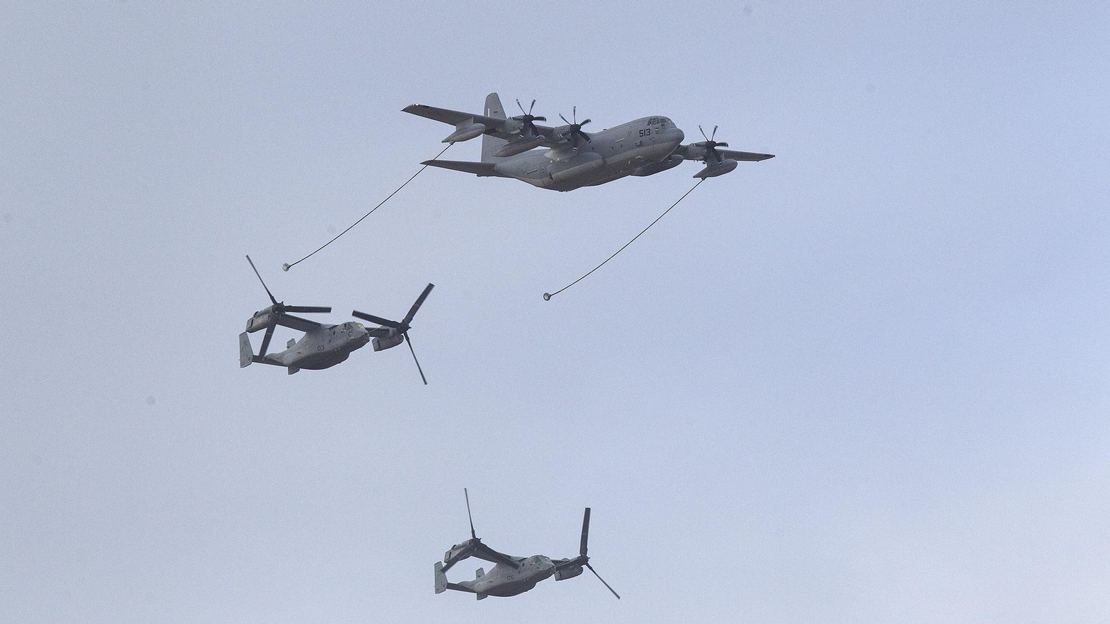 Abastecimiento en pleno vuelo de aviones norteamericanos sobre la base de Morón.