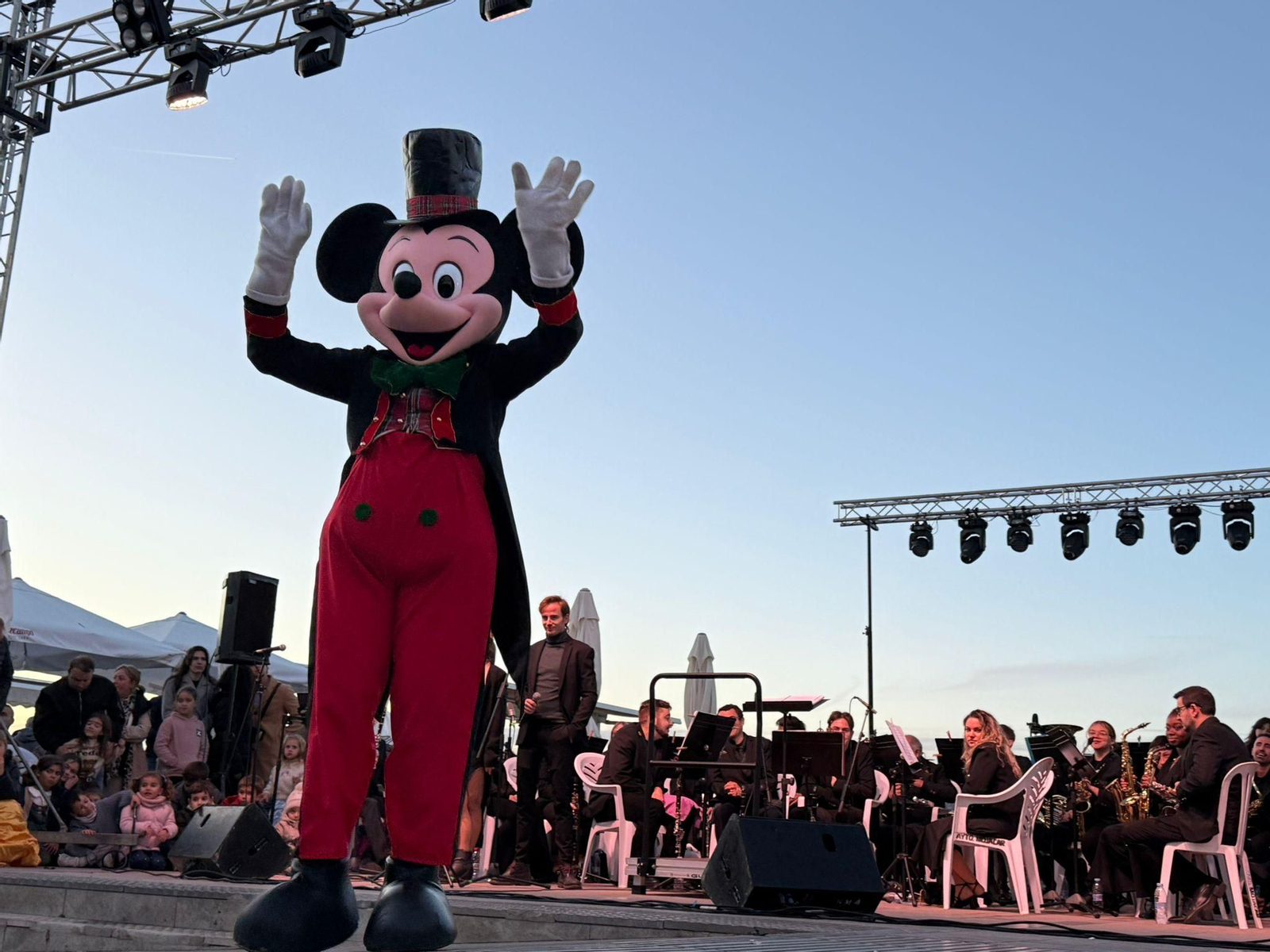 Y la Navidad llegó a Mojácar: así ha sido el espectacular encendido del alumbrado