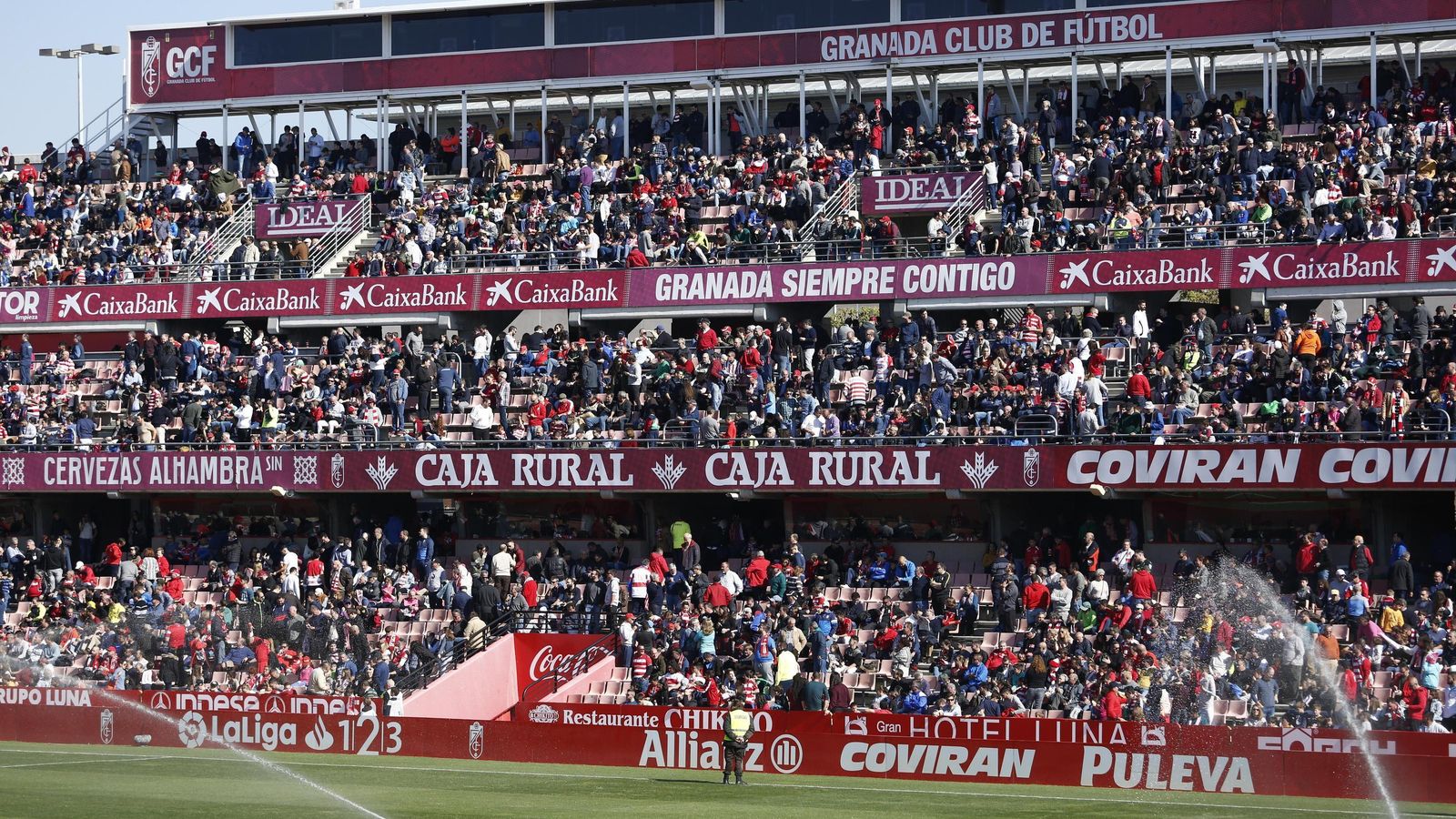 La afición rojiblanca espera volver de Málaga con los tres puntos.