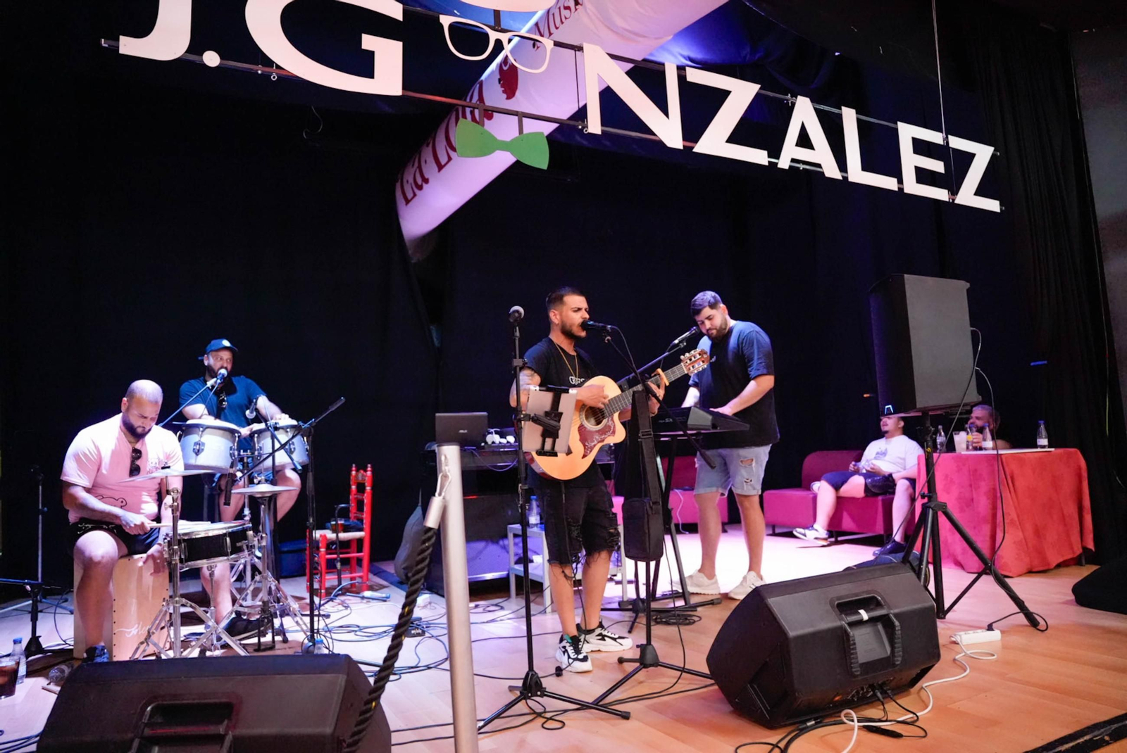 Disfrutando de la feria del mediodía en la jornada del jueves