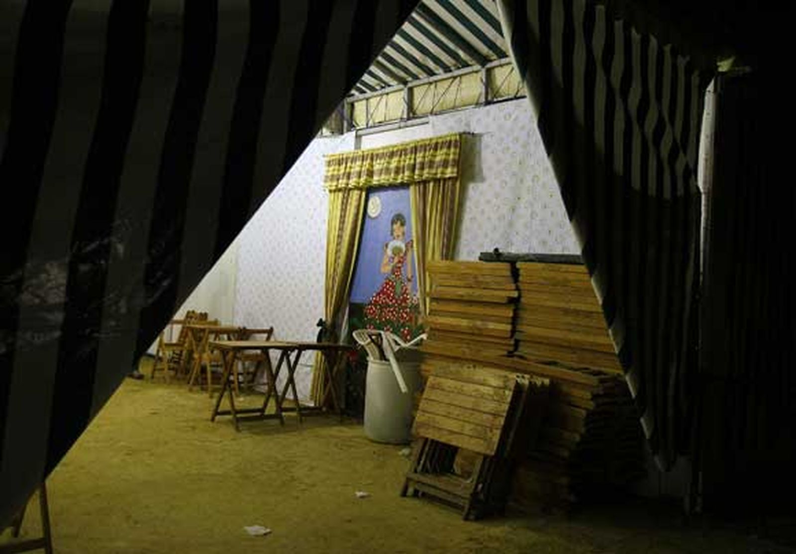 Muchas casetas se encontraban ayer con poca afluencia de público y casi de recogida a última hora de la tarde

Foto: Fito Carreto