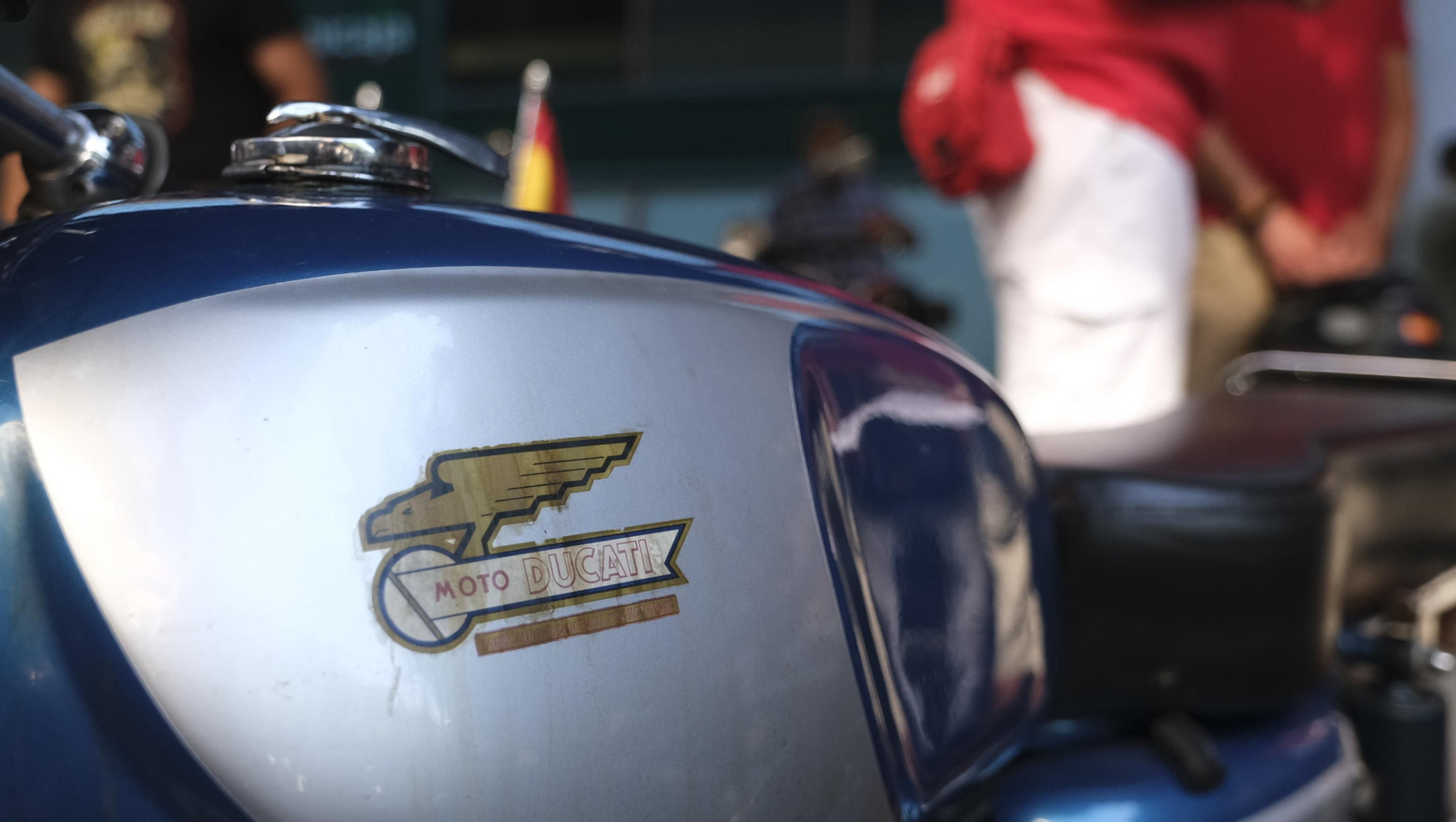 Las motos antiguas dan brillo a la Feria de Almería